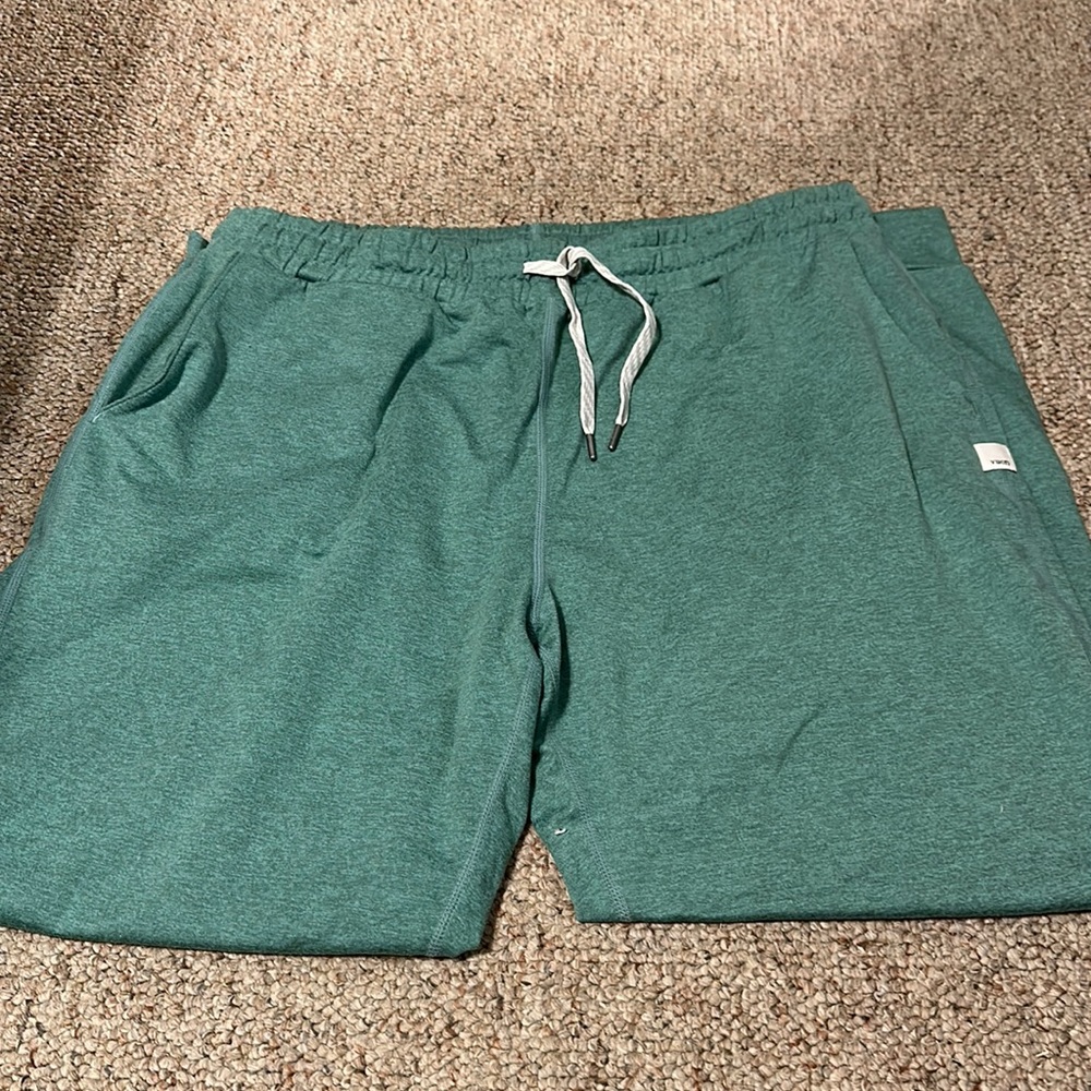 Green Vuori jogger bottoms XL